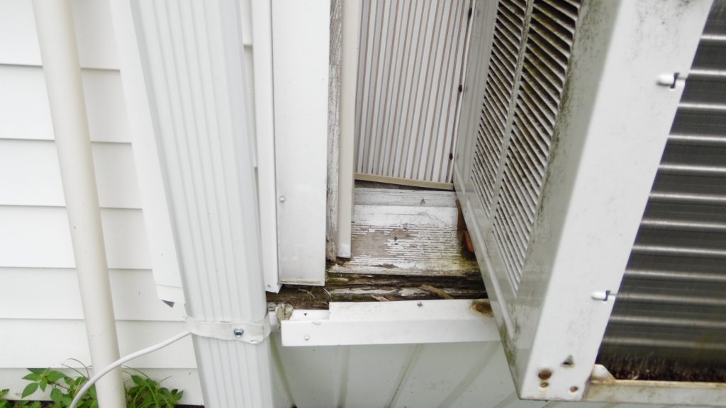 Exterior rot of deep dining room window. Exterior rot of deep dining room window.